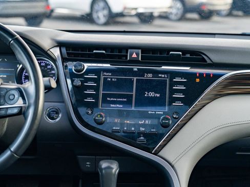 Used 2018 Toyota Camry XLE image 21