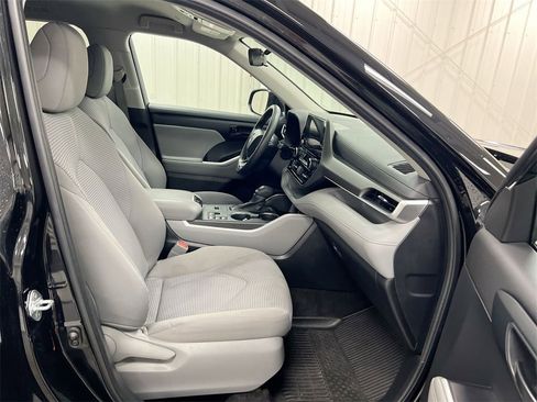Used 2023 Toyota Highlander L image 21