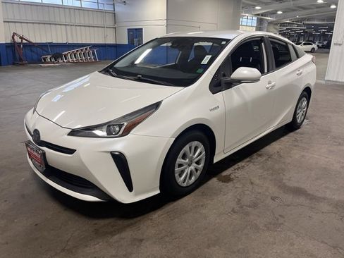 Used 2019 Toyota Prius L Eco image 7