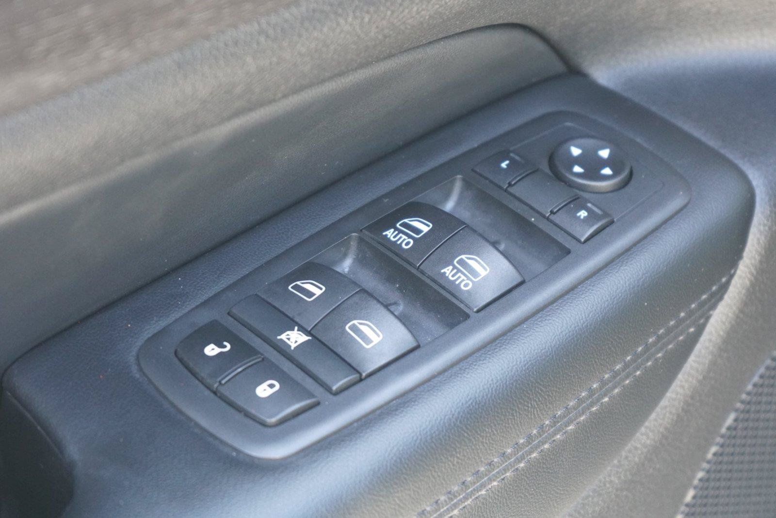 Used 2018 Jeep Grand Cherokee Altitude RWD image 19