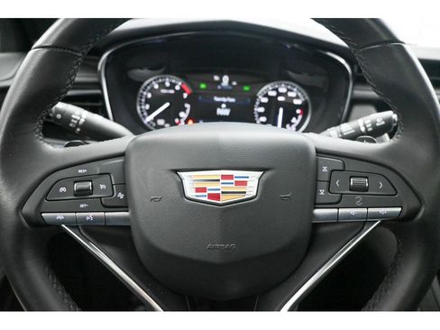 Used 2025 Cadillac XT6 Luxury image 38