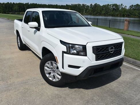 Used 2022 Nissan Frontier SV image 2