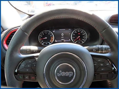 Used 2022 Jeep Renegade Trailhawk image 14