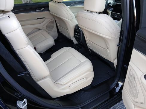 New 2025 Jeep Grand Cherokee L Limited w/ Luxury Tech Group II image 34