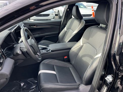 Used 2025 Toyota Camry SE image 36