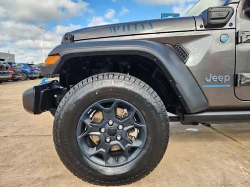 Used 2023 Jeep Wrangler Unlimited w/ 8.4" Radio Group AWD/4WD image 9