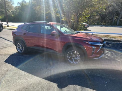 Used 2025 Chevrolet Trax LT w/ LT Convenience Package image 14