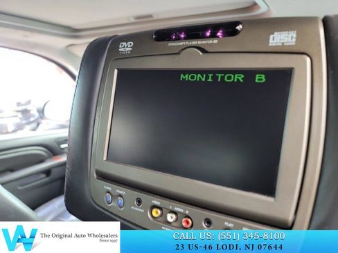 Used 2011 Cadillac Escalade AWD w/ Touring Package image 17