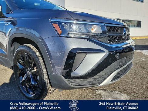 Certified 2022 Volkswagen Taos SE w/ Panoramic Sunroof Package image 21