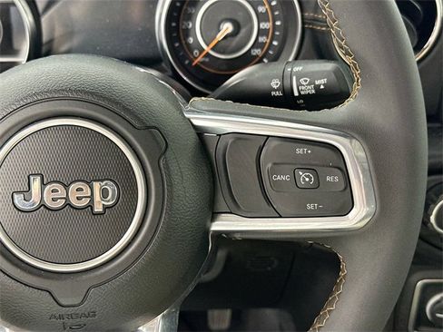 Used 2023 Jeep Gladiator Overland image 21
