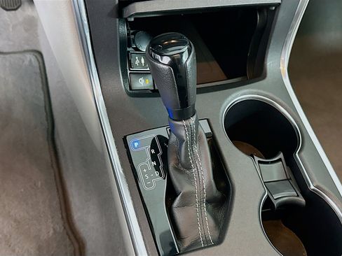 Used 2016 Toyota Camry XLE w/ Moonroof Package image 25