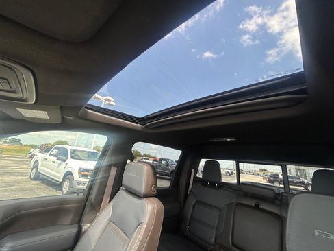 Used 2022 GMC Sierra 3500 Denali w/ Denali Ultimate Package AWD/4WD image 17