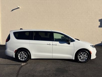 Used 2024 Chrysler Pacifica Touring-L