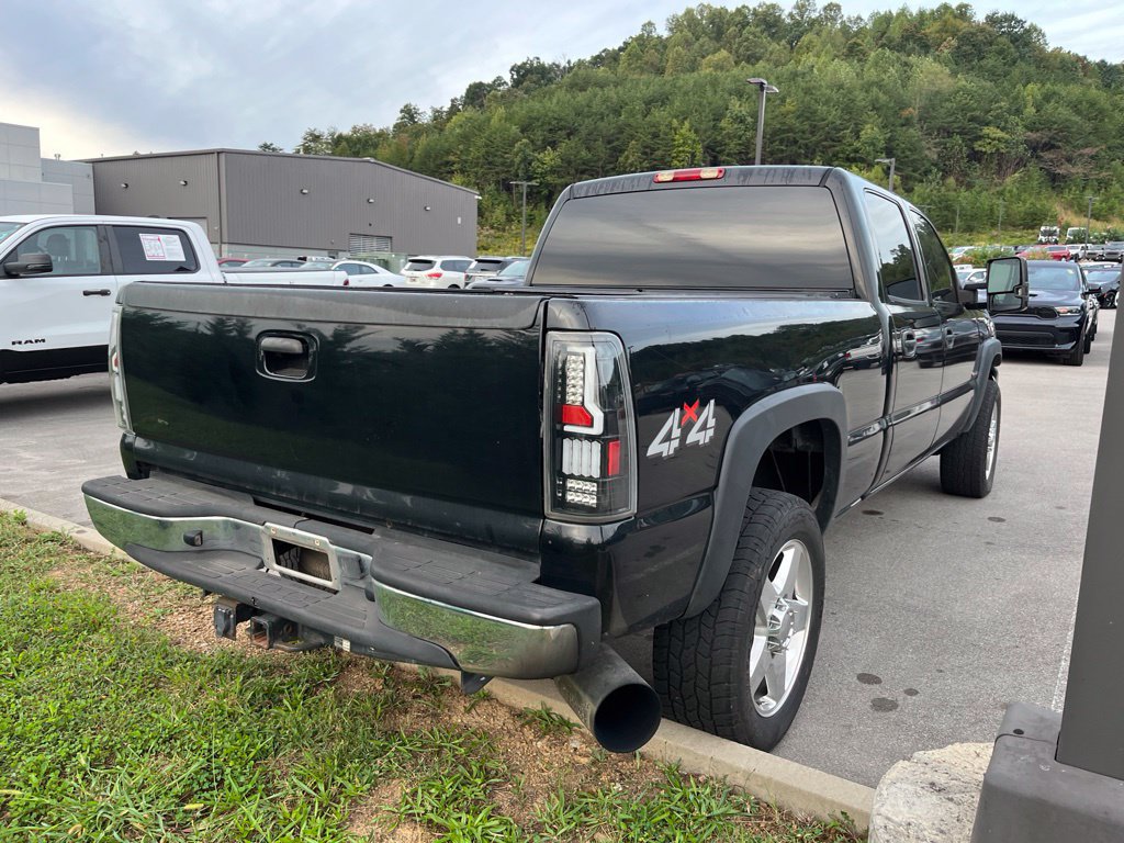 Used 2005 Chevrolet Silverado 2500 LT w/ Heavy-Duty Power Package AWD/4WD image 4