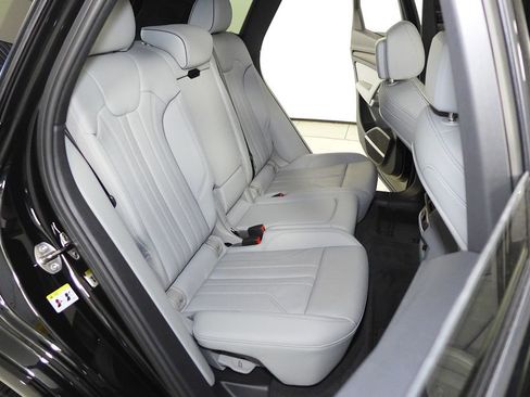 Used 2024 Audi Q5 e Premium Plus w/ Premium Plus Package image 20