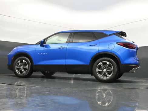 Used 2025 Chevrolet Blazer LT AWD/4WD image 37