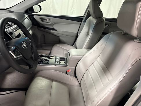 Used 2016 Toyota Camry XLE w/ Moonroof Package FWD image 3