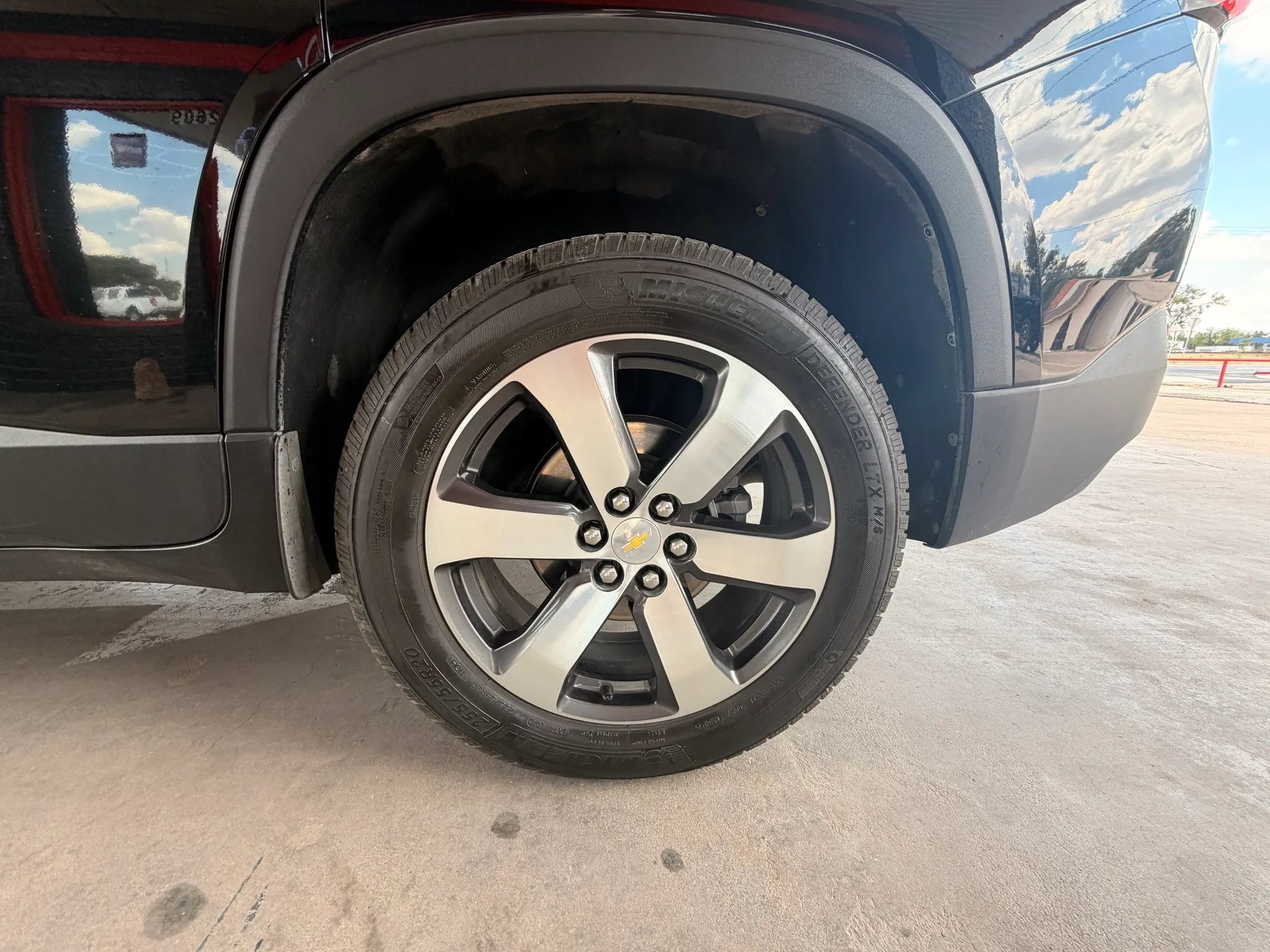 Used 2022 Chevrolet Traverse LT w/ LT Premium Package FWD image 32
