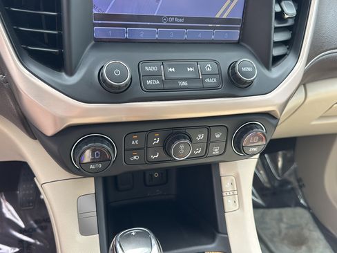 Used 2017 GMC Acadia Denali w/ Technology Package FWD image 28