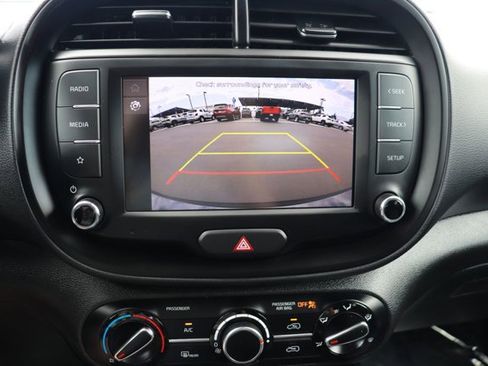 Used 2025 Kia Soul LX w/ LX Technology Package FWD image 26