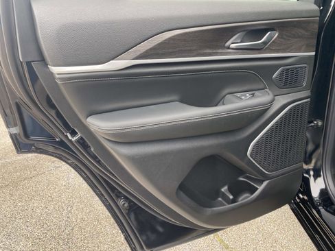 New 2026 Jeep Grand Cherokee Limited Reserve image 9