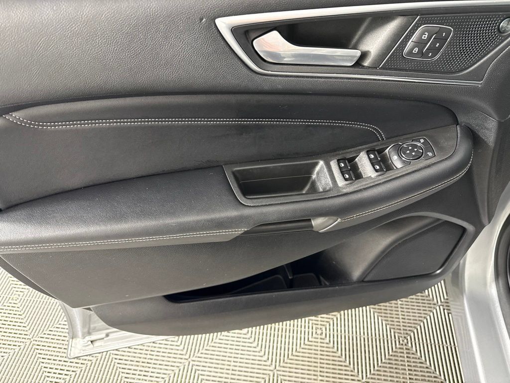 Used 2022 Ford Edge Titanium w/ Cargo Accessory Package AWD/4WD image 11