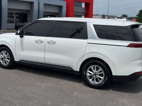 Used 2022 Kia Carnival LX FWD image 4