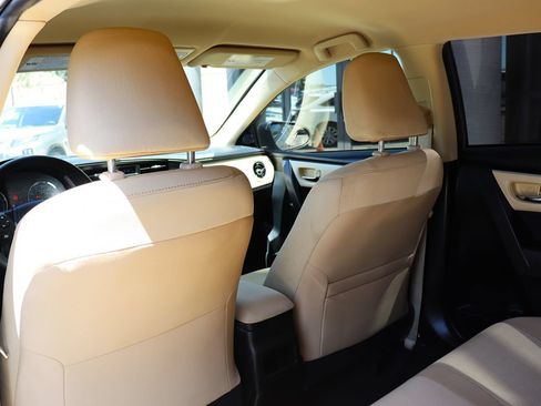 Used 2018 Toyota Corolla LE w/ Carpet Mat Package (TMS) FWD image 30