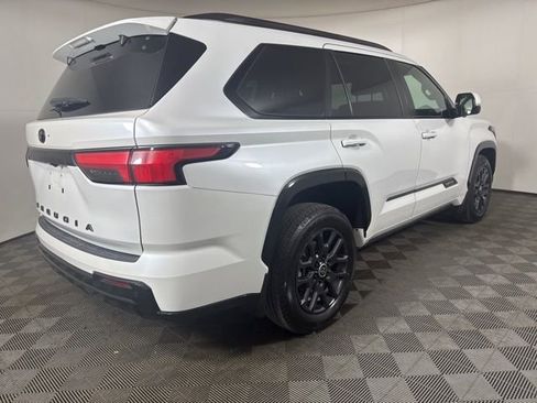 Used 2024 Toyota Sequoia Platinum image 3