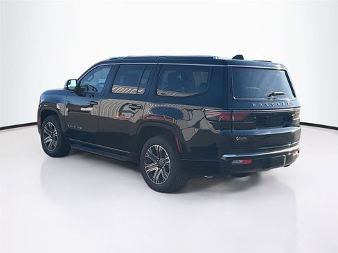 Used 2025 Jeep Wagoneer Series II image 5
