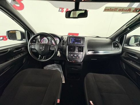 Used 2020 Dodge Grand Caravan SE FWD image 33