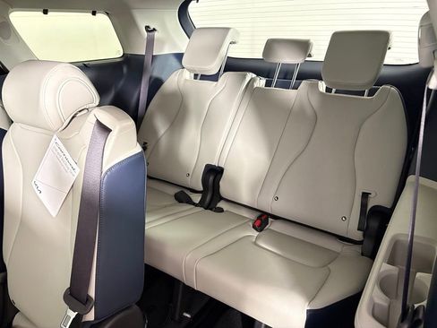 New 2026 Kia Carnival EX FWD image 42