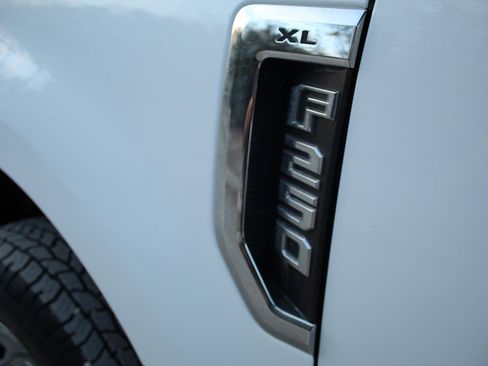 Used 2022 Ford F250 XL w/ Power Equipment Group image 9