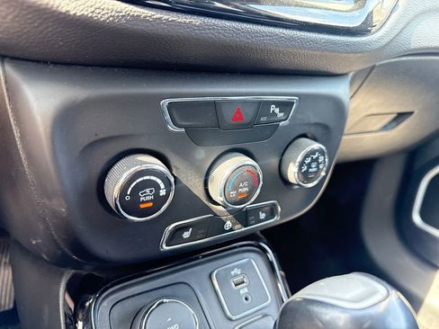 Used 2018 Jeep Compass Latitude AWD/4WD image 19