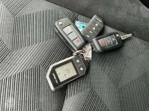 Used 2014 Nissan Rogue S image 42