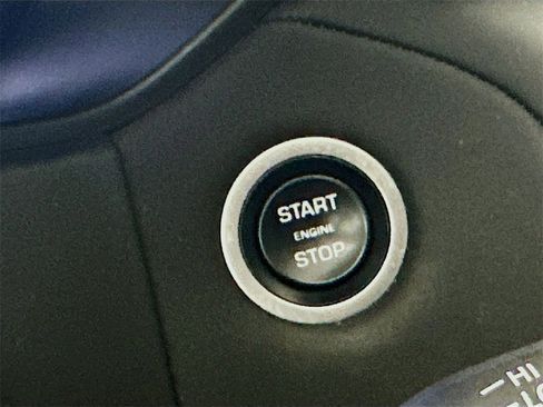 Used 2024 Land Rover Range Rover Velar S image 27