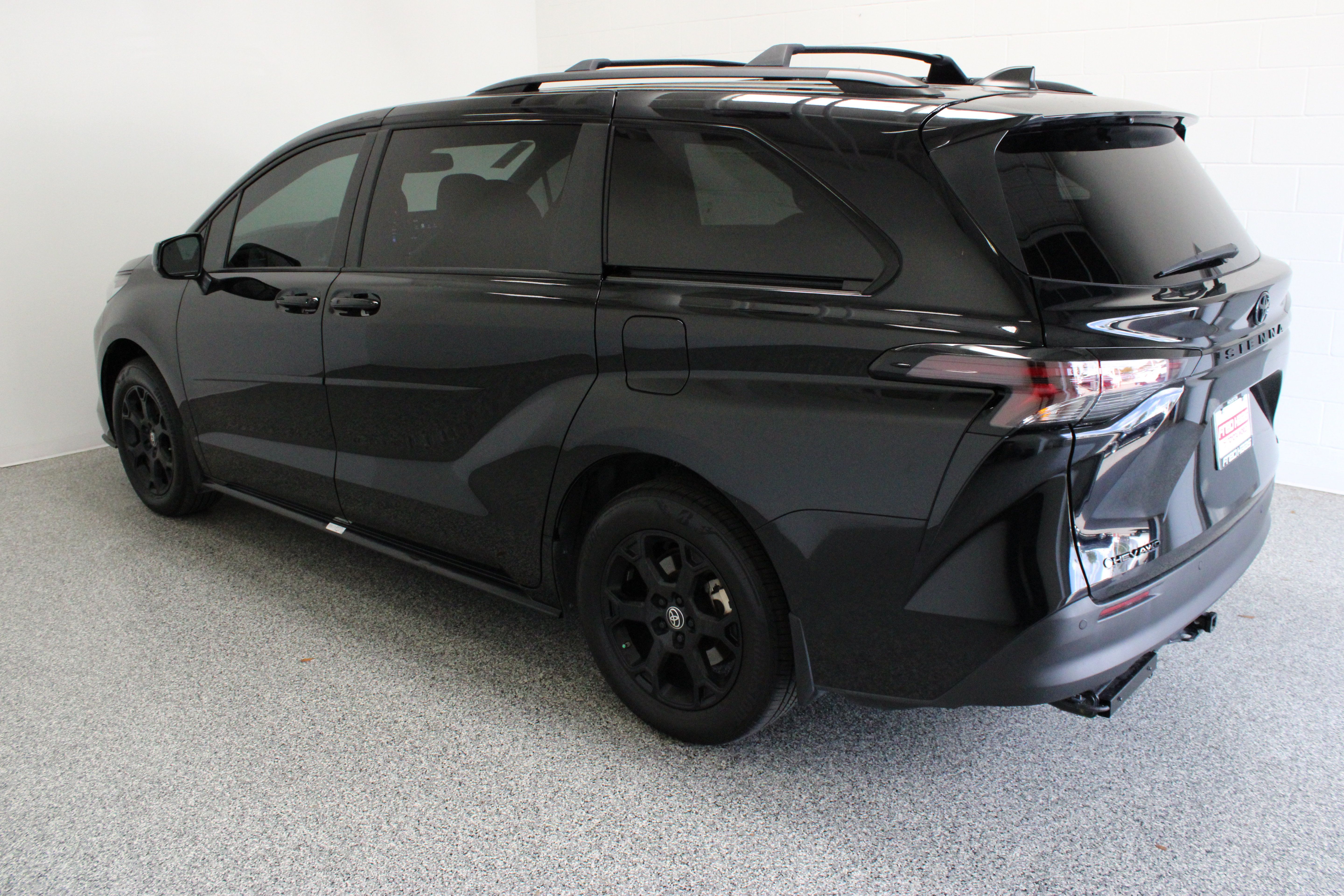 Certified 2025 Toyota Sienna XLE Woodland Edition AWD/4WD image 9