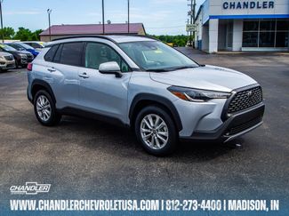 Used 2023 Toyota Corolla Cross LE w/ Moonroof Package AWD/4WD video 1