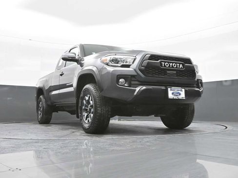 Used 2018 Toyota Tacoma TRD Off-Road image 34