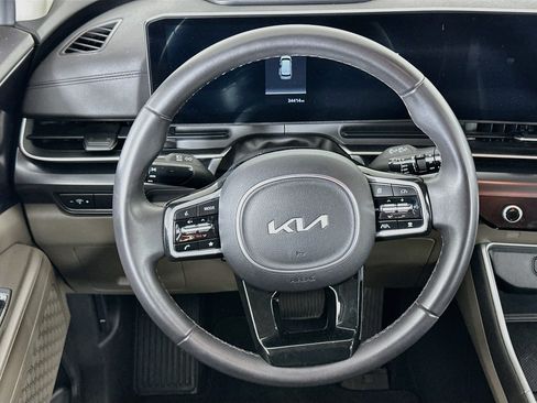 Used 2025 Kia Carnival FWD image 18