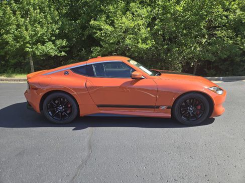 Used 2024 Nissan Z Performance w/ Heritage Edition RWD image 2