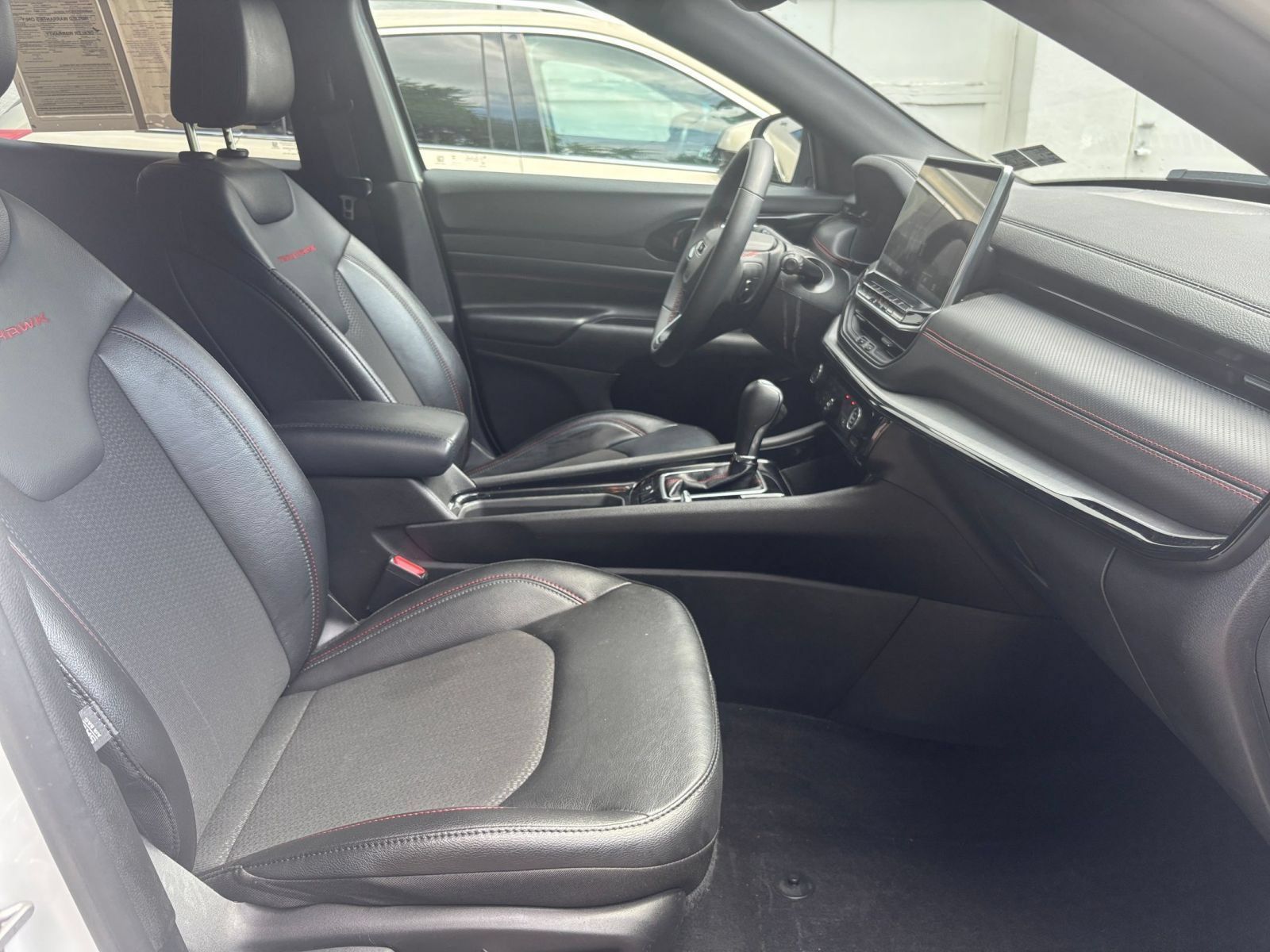 Used 2025 Jeep Compass Trailhawk AWD/4WD image 25