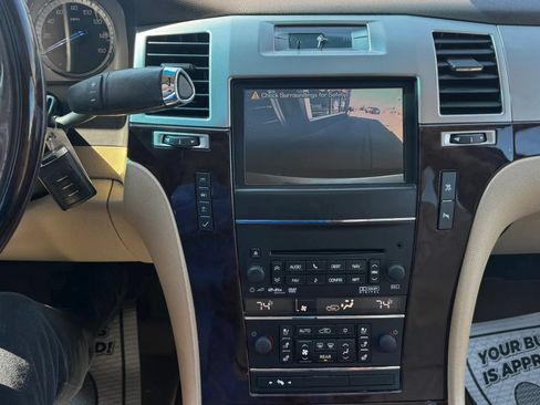 Used 2011 Cadillac Escalade ESV Luxury AWD/4WD image 30