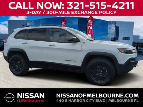 Used 2021 Jeep Cherokee Trailhawk w/ Comfort/Convenience Group AWD/4WD image 1