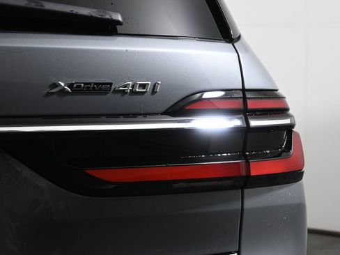 Certified 2024 BMW X7 xDrive40i w/ M Sport Package image 13