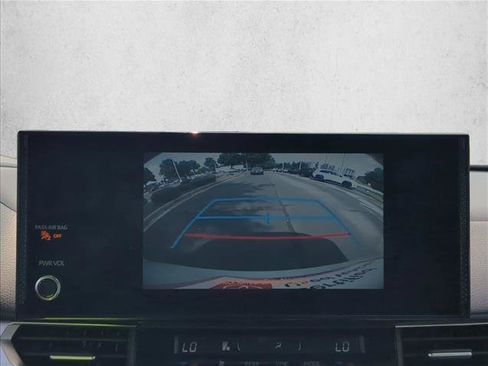Used 2026 Toyota Sienna XLE FWD image 19
