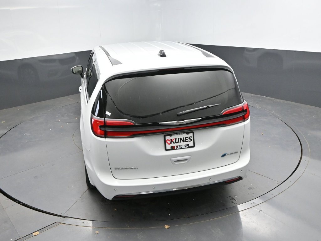 Used 2023 Chrysler Pacifica Touring-L FWD image 28