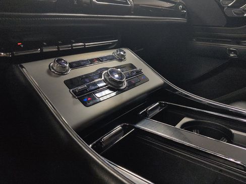 Used 2022 Lincoln Aviator AWD image 26
