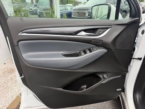 Used 2022 Buick Enclave Premium AWD/4WD image 7