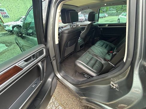 Used 2016 Volkswagen Touareg VR6 AWD/4WD image 6